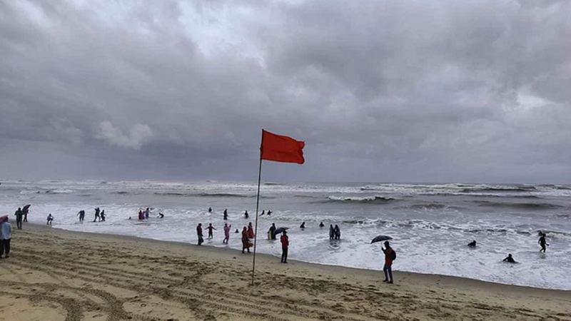 চার সমুদ্রবন্দরে ৩ নম্বর সতর্ক সংকেত