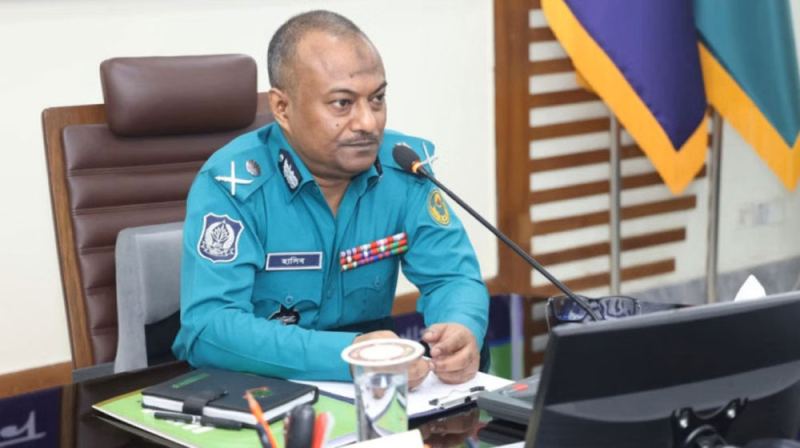 অস্ত্রধারী সন্ত্রাসীদের দেখামাত্র ব্রাশফায়ারের নির্দেশ চট্টগ্রাম পুলিশ কমিশনারের