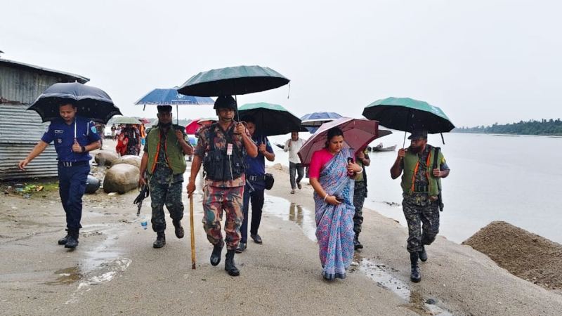 বালু-পাথর লুটপাট বন্ধে জাফলংয়ে প্রশাসনের অভিযান, ভাঙা হলো ১০০ নৌকা