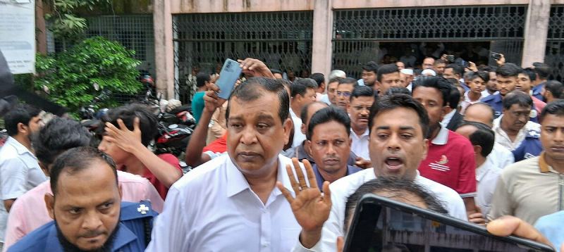 বরগুনার বিএনপির অফিস ভাংচুরের ঘটনায় ১২ আইনজীবীর জামিন নামঞ্জুর, কারাগারে প্রেরণ