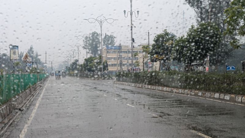 সারাদেশে গুঁড়ি গুঁড়ি বৃষ্টির আভাস