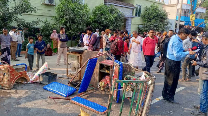 দিনাজপুরে বাস ও অটোরিকশার মুখোমুখি সংঘর্ষে নিহত ৪