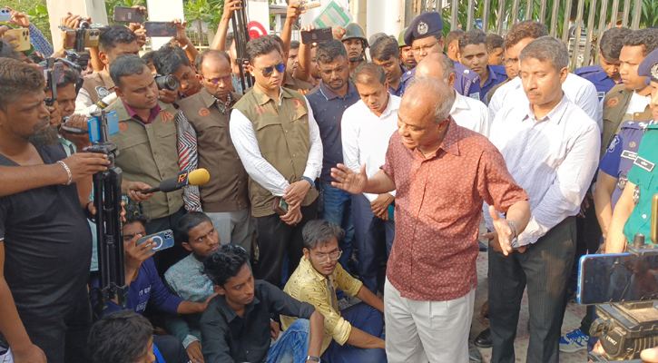 আবদুল হামিদের দেশত্যাগে জড়িতদের ধরা হবে, না হলে আমিই চলে যাব: স্বরাষ্ট্র উপদেষ্টা