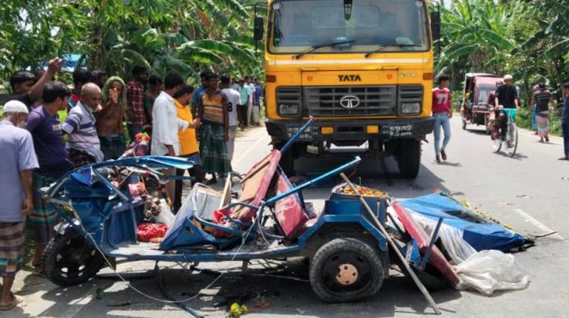 রৌমারীতে ট্রাকচাপায় একই পরিবারের পাঁচজন নিহত