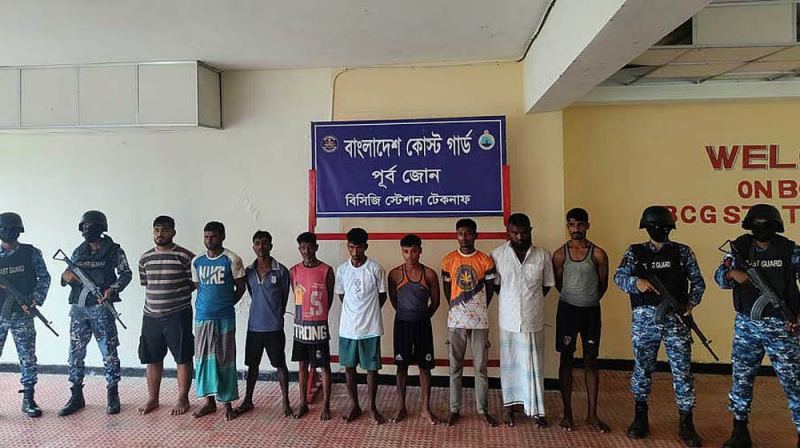 টেকনাফে নৌকা থেকে ৫০ জন উদ্ধার, মানবপাচার চক্রের ৯ সদস্য আটক