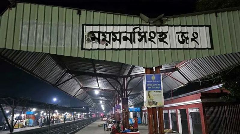 ময়মনসিংহে চলন্ত ট্রেনের ছাদ থেকে পড়ে যুবকের মৃত্যু