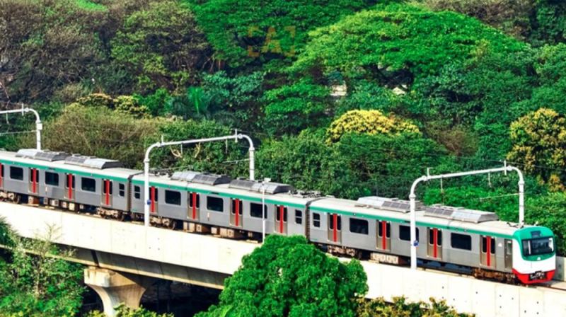 মেট্রোর তারে কাপড়, ৪০ মিনিট মতিঝিল-উত্তরা ট্রেন চলাচল বন্ধ