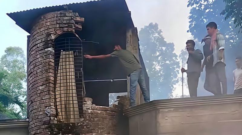 ছাত্রীকে যৌন হয়রানির খবরে মহিলা মাদ্রাসায় আগুন দিল স্থানীয়রা, শিক্ষককে পুলিশে সোপর্দ