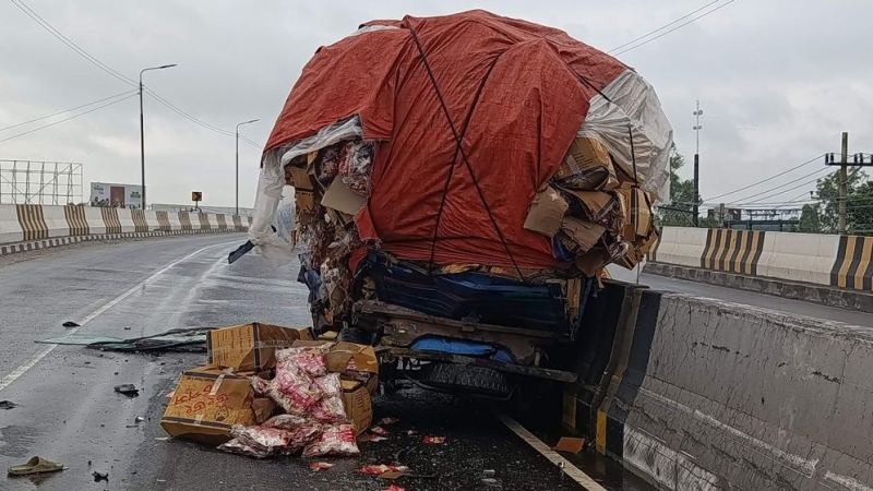 টাঙ্গাইলে মহাসড়কে সড়ক দুর্ঘটনায় নিহত ২