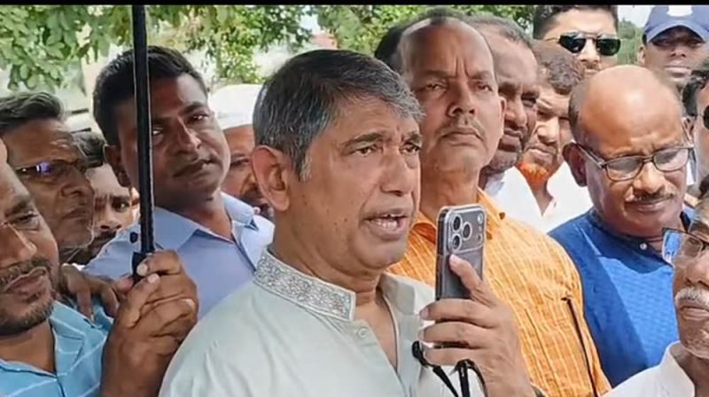 বন কর্মকর্তাকে প্রকাশ্যে বদলির নির্দেশ মুক্তিযুদ্ধবিষয়ক মন্ত্রীর