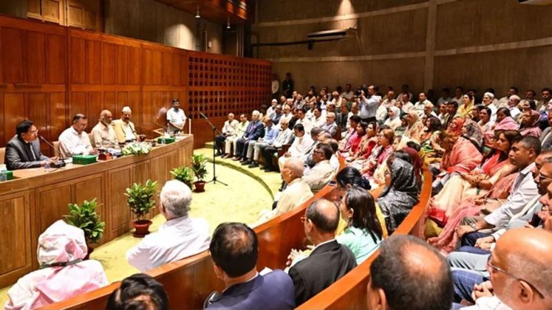 চাঁদাবাজ-দখলদারদের বিরুদ্ধে কঠোর বার্তা প্রধানমন্ত্রীর, জবাবদিহি করতে হবে এমপিদের