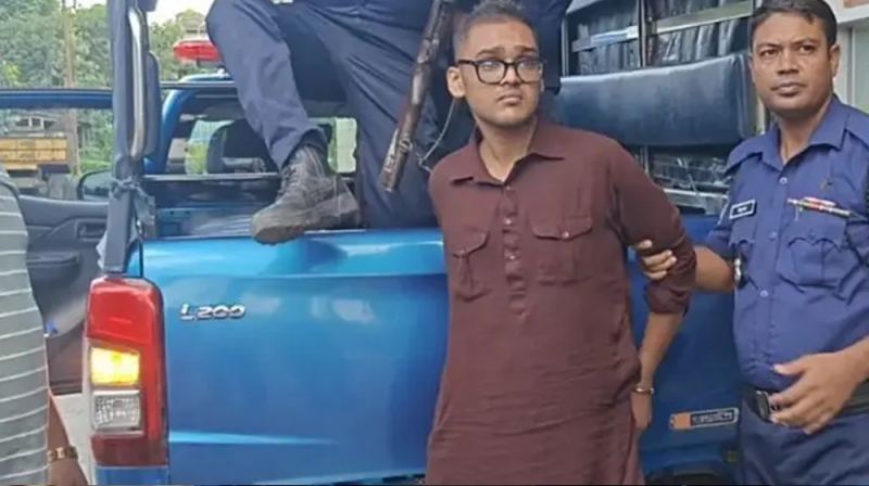 নাটোরে পর্যটনমন্ত্রীর পথসভা থেকে পিস্তলসহ যুবক আটক
