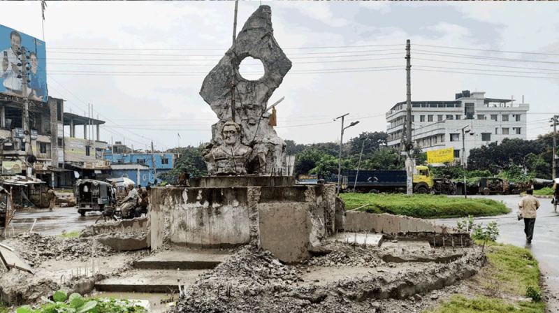 বীরশ্রেষ্ঠ হামিদুর রহমানের ভাস্কর্য ভাঙার কাজ স্থগিত